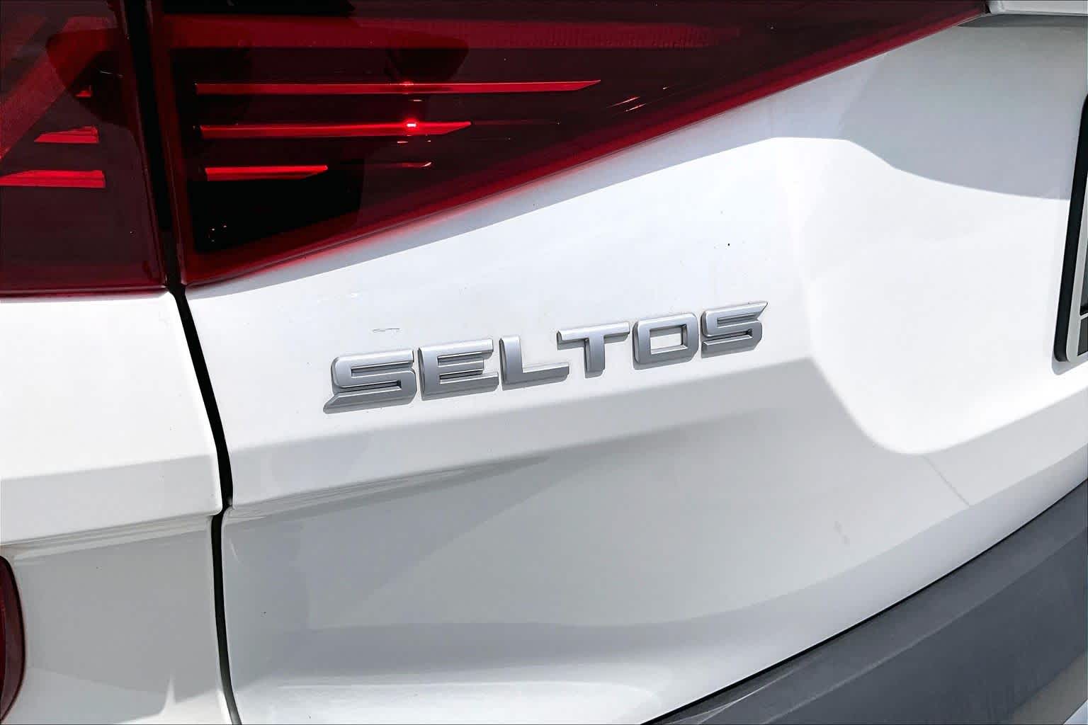 2023 Kia Seltos S Snow White Pearl at Tomball Ford