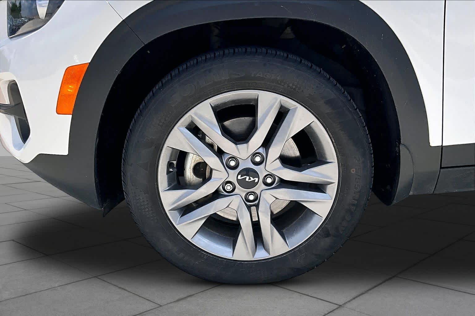 2023 Kia Seltos S Snow White Pearl at Tomball Ford