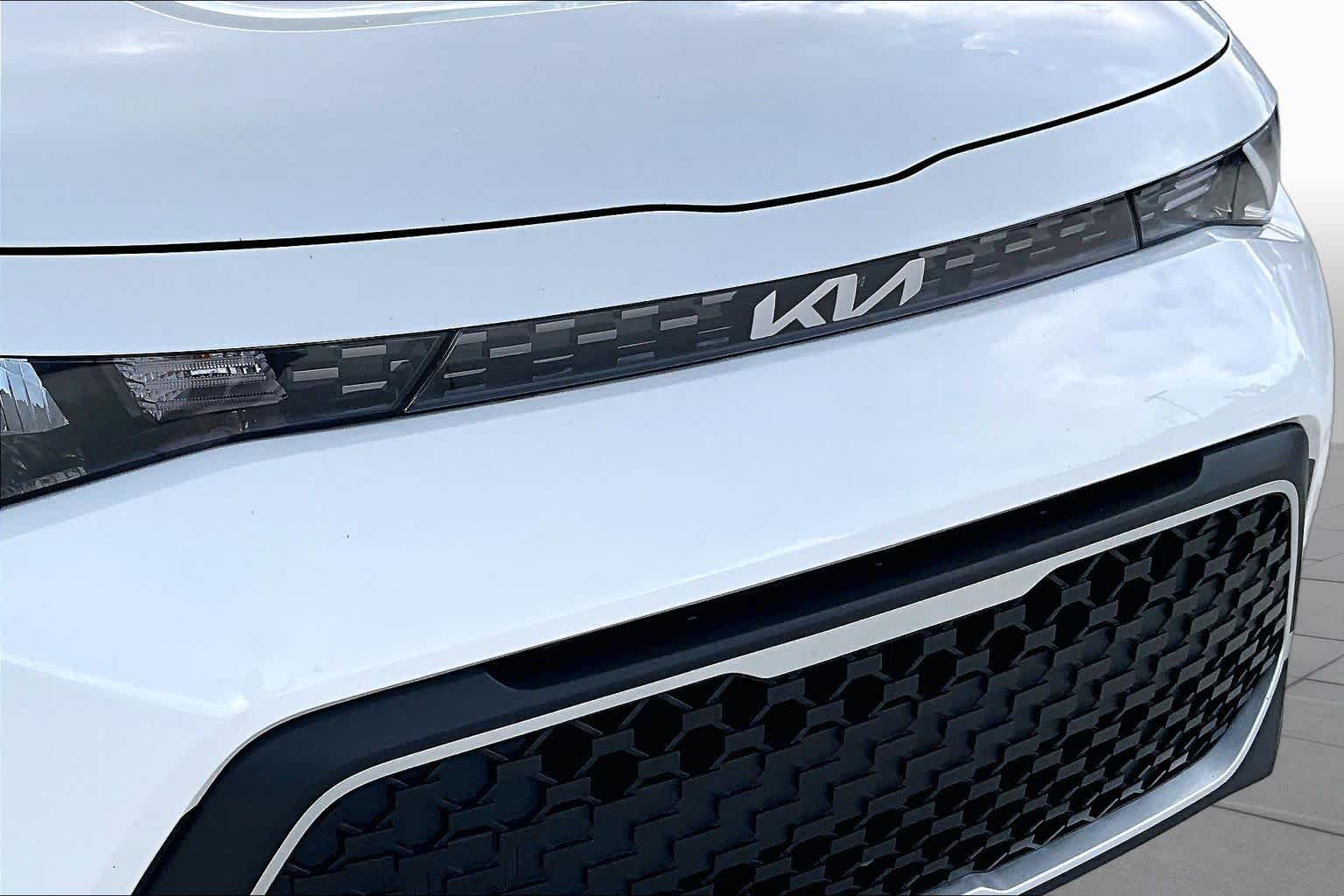 2025 Kia Soul S Clear White/Black Roof at Group 1 GMC Buick South
