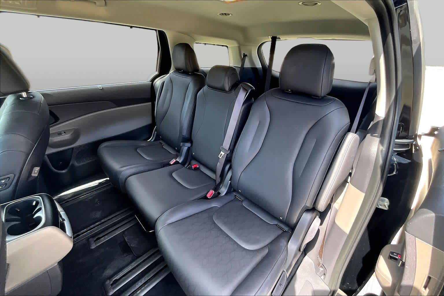 2026 Kia Carnival Hybrid EX Aurora Black Pearl at Beck & Masten Kia