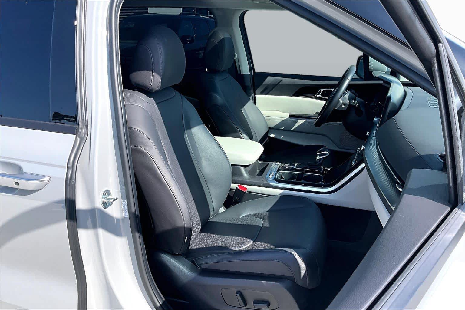 2024 Kia Carnival SX Prestige Ceramic Silver at Beck & Masten Kia