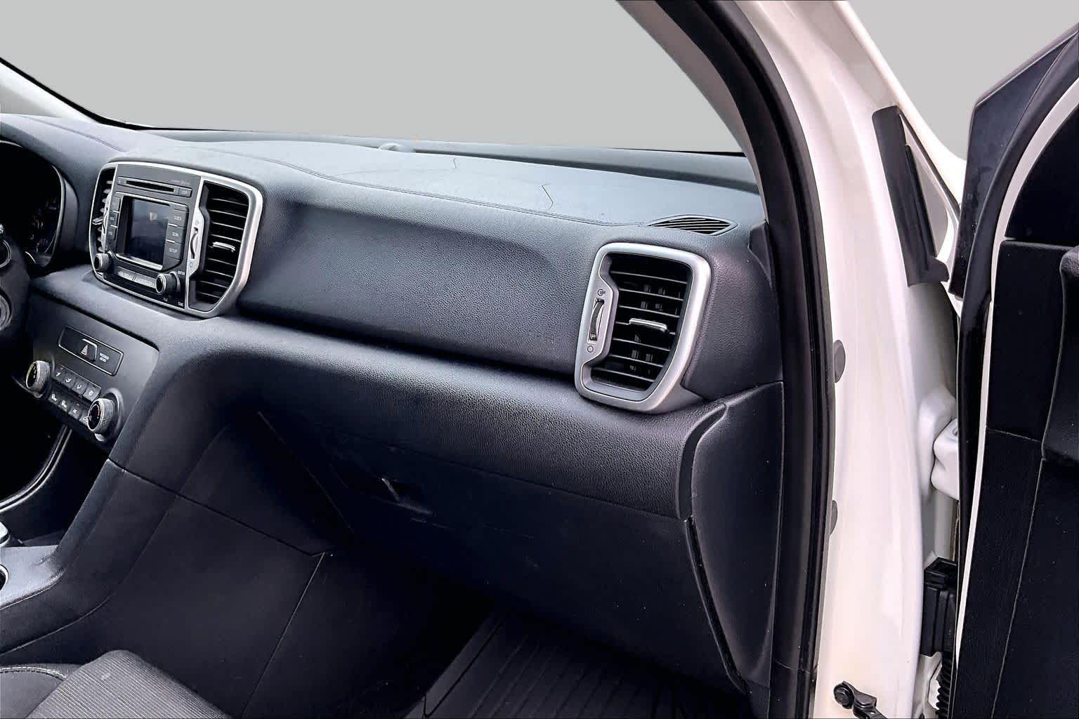 2018 Kia Sportage photo 16 of 27