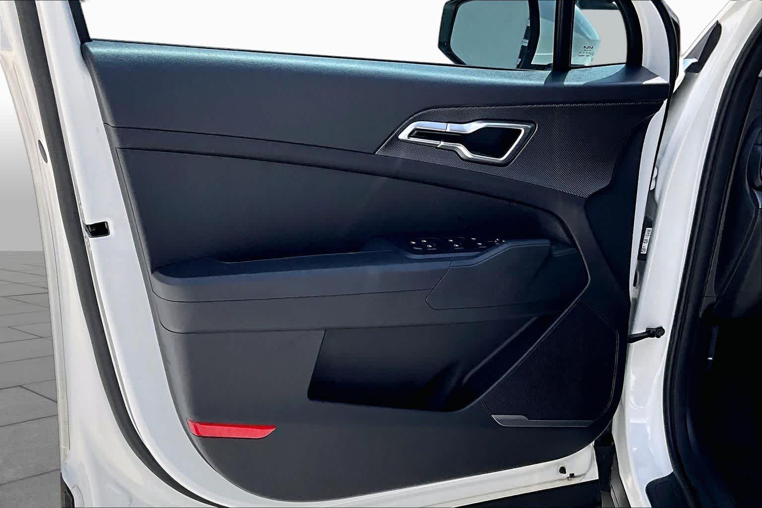 2024 Kia Sportage LX Snow White Pearl at Beck & Masten Kia