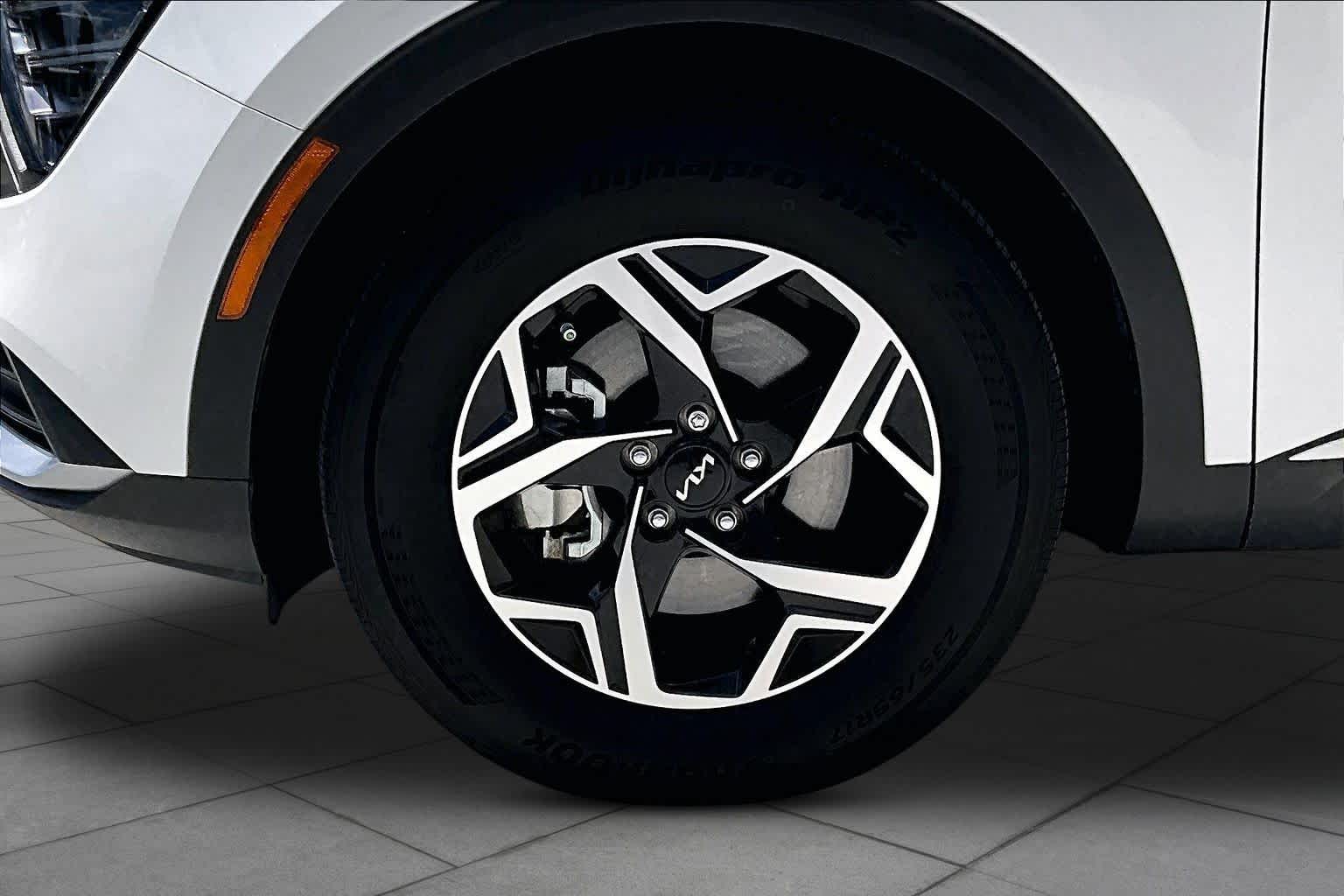 2024 Kia Sportage LX Snow White Pearl at Beck & Masten Kia