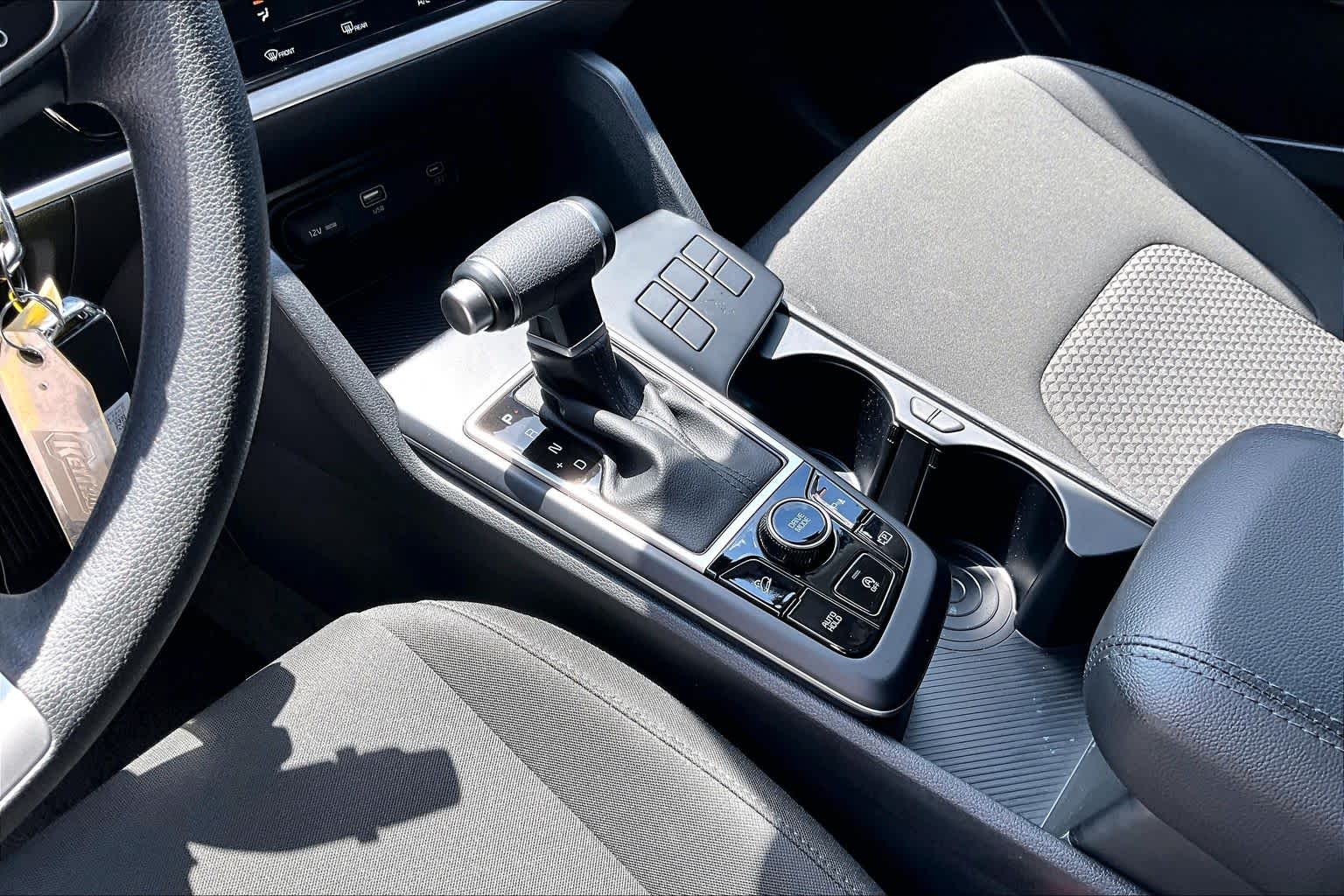 2024 Kia Sportage LX Snow White Pearl at Beck & Masten Kia