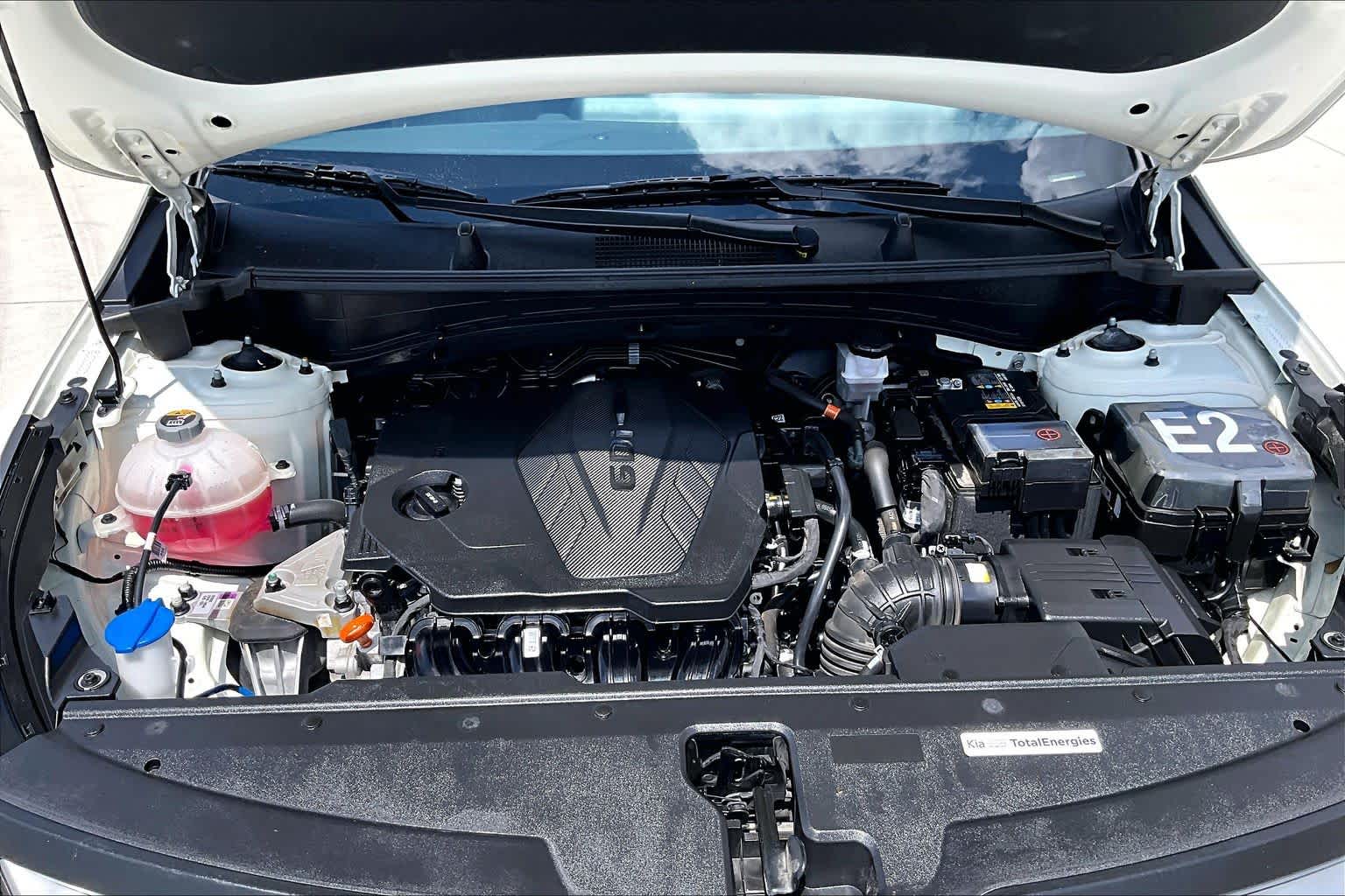 2024 Kia Sportage LX Snow White Pearl at Beck & Masten Kia