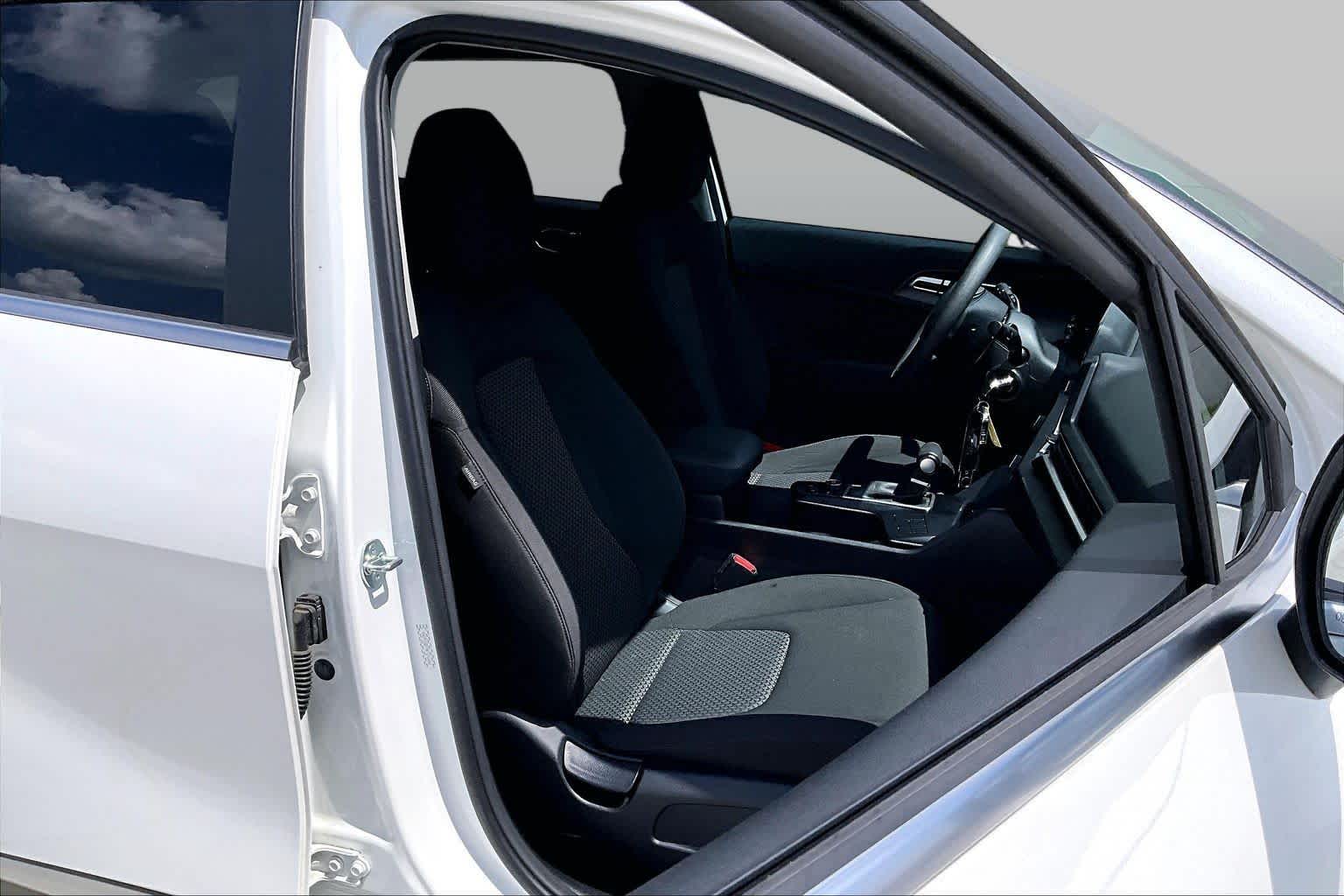 2024 Kia Sportage LX Snow White Pearl at Beck & Masten Kia