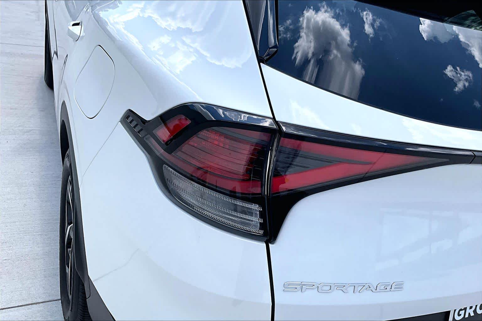 2024 Kia Sportage LX Snow White Pearl at Beck & Masten Kia