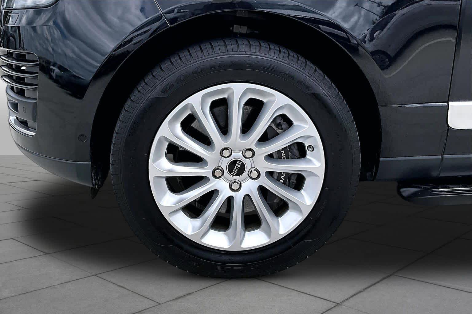 2018 Land Rover Range Rover HSE Santorini Black Metallic at HGreg Houston