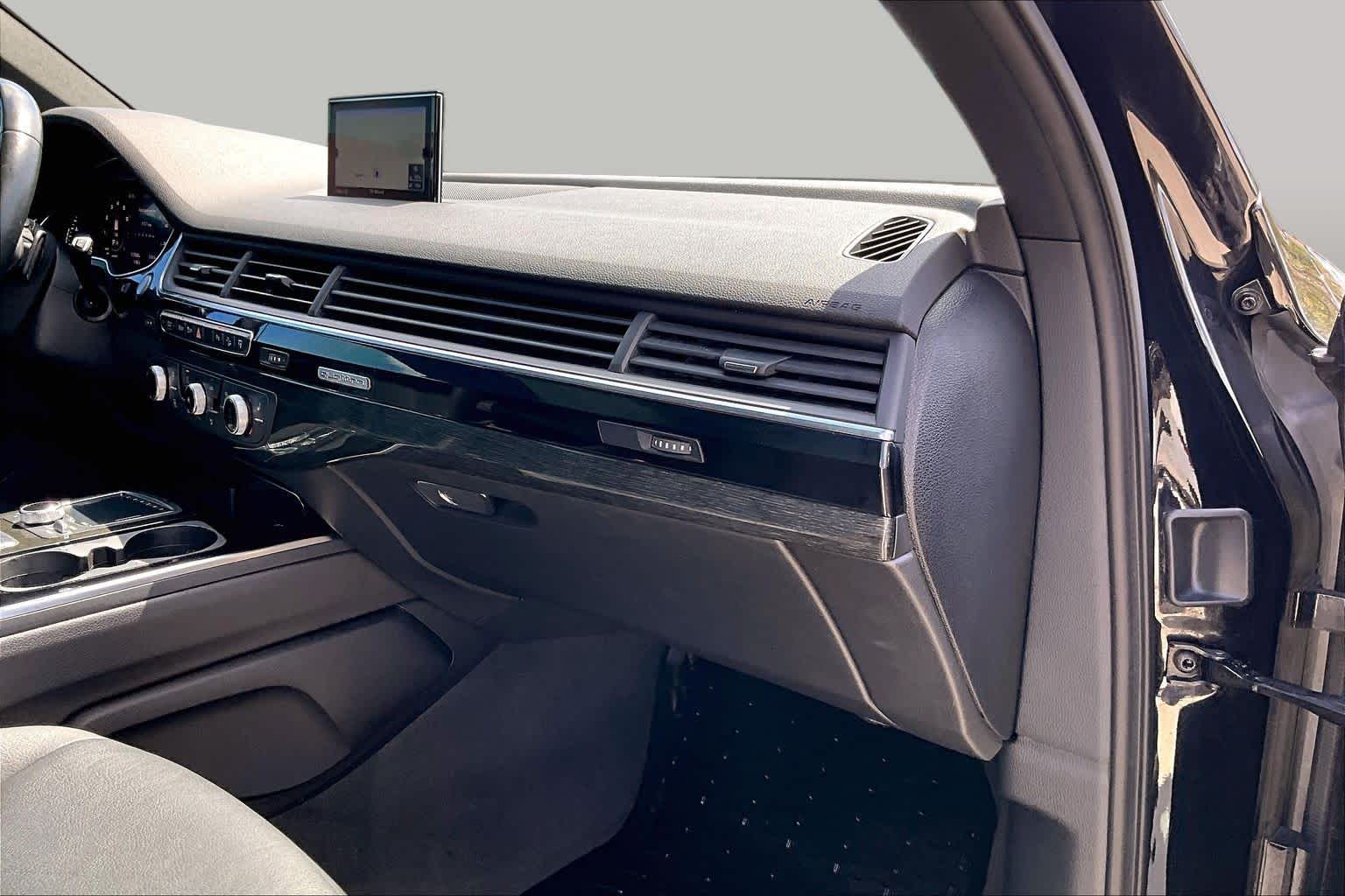 2017 Audi Q7 photo 17 of 33