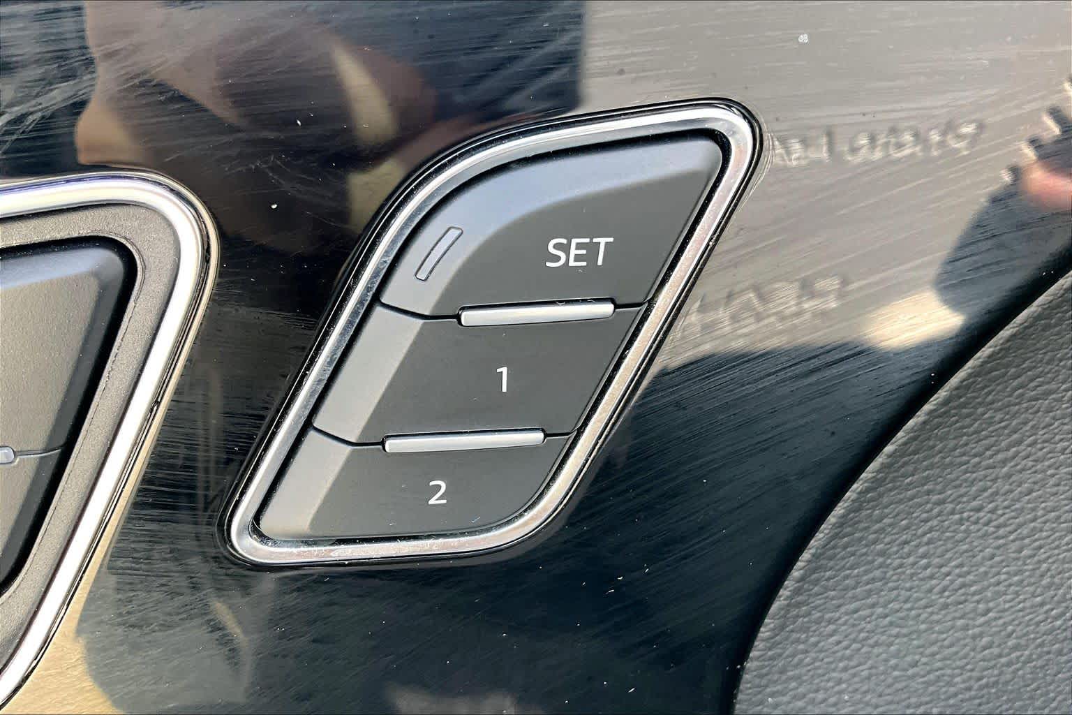2017 Audi Q7 photo 32 of 33