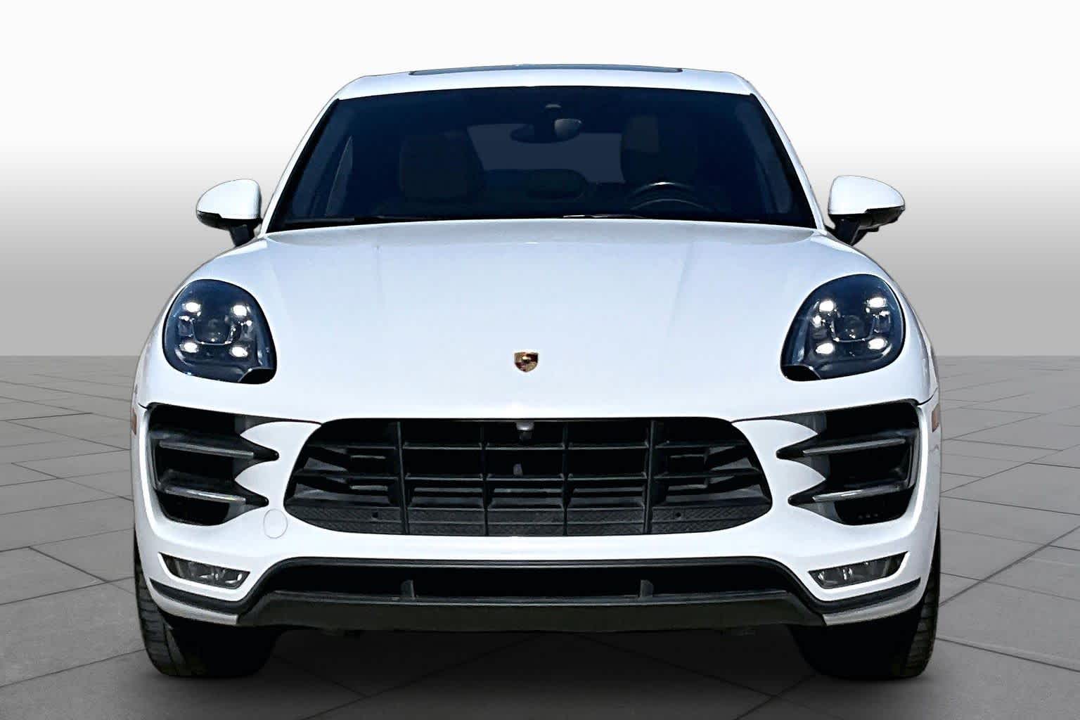2017 Porsche Macan photo 4 of 31