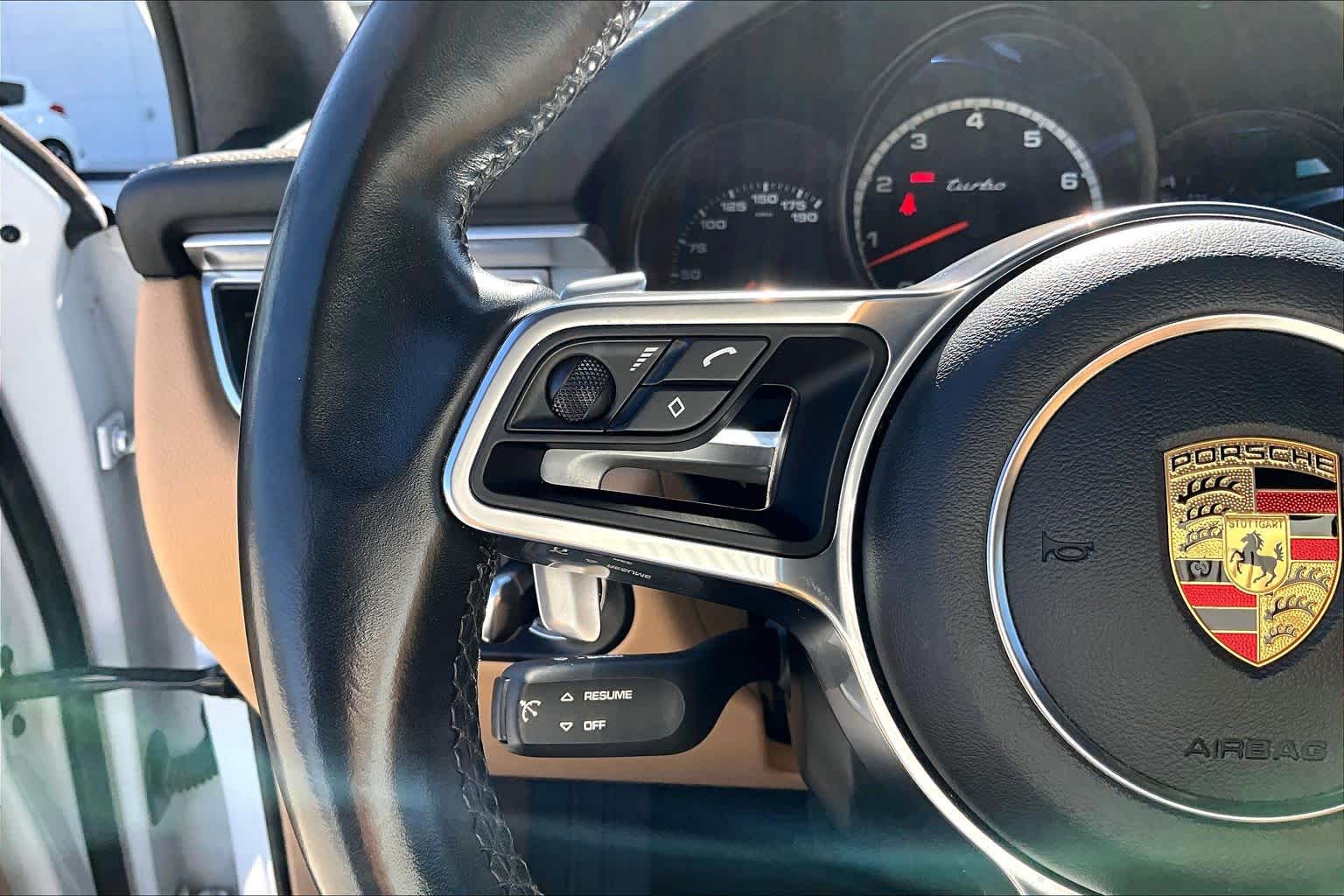 2017 Porsche Macan photo 22 of 31