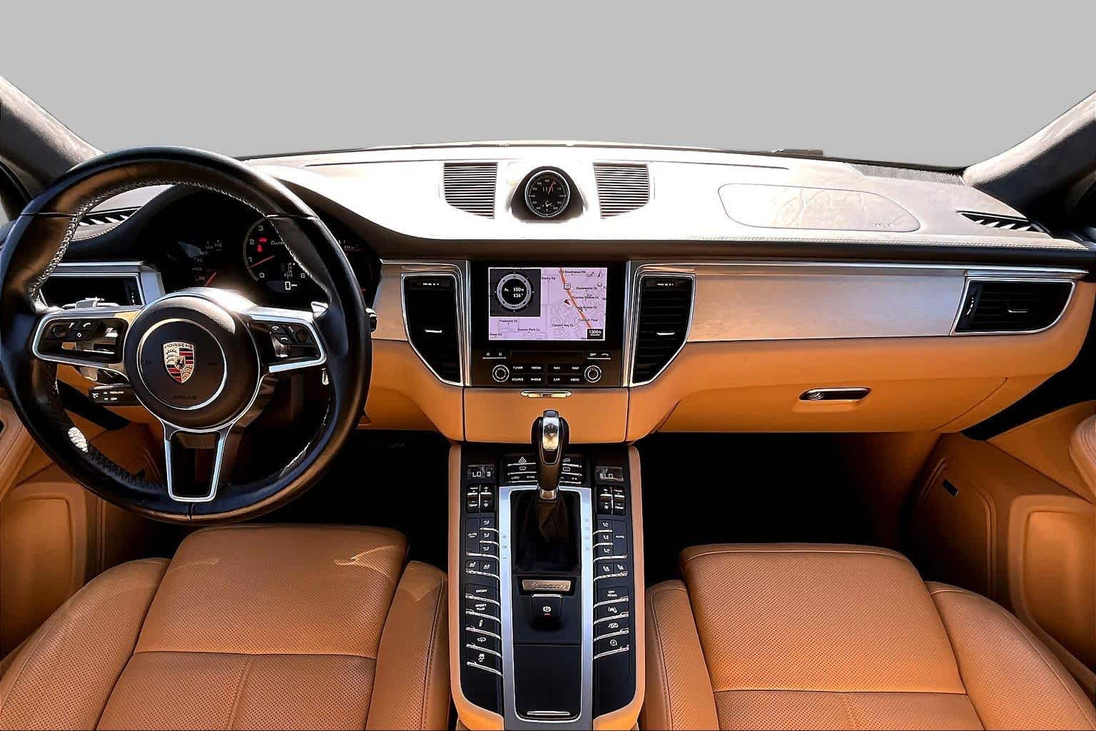 2017 Porsche Macan photo 14 of 31