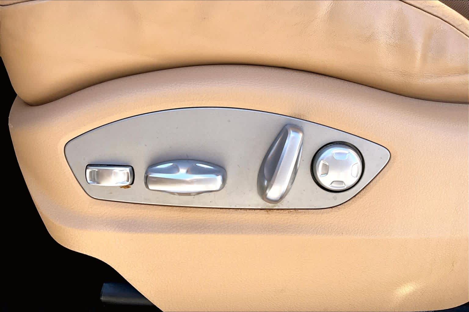 2017 Porsche Macan photo 29 of 31