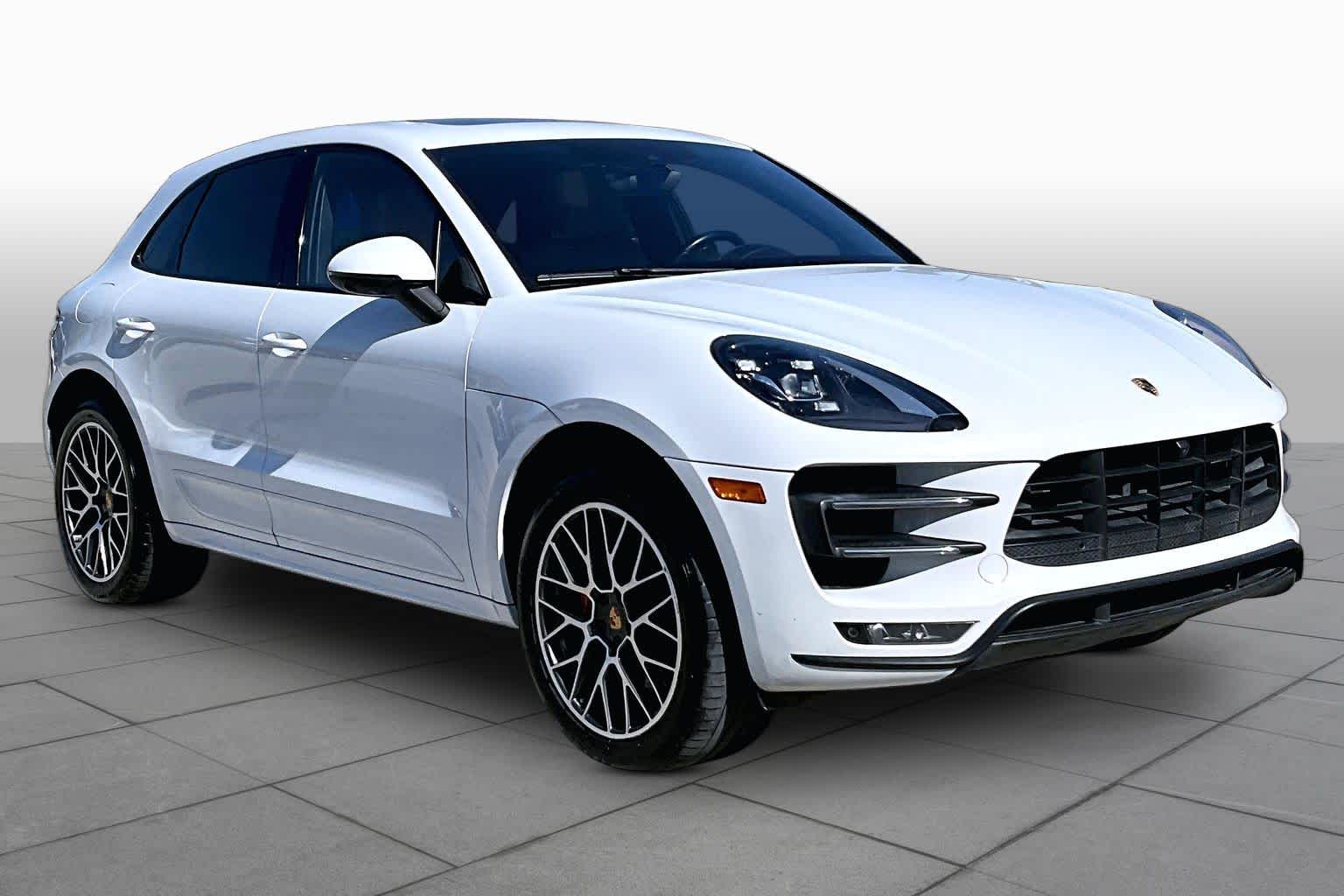 2017 Porsche Macan photo 3 of 31
