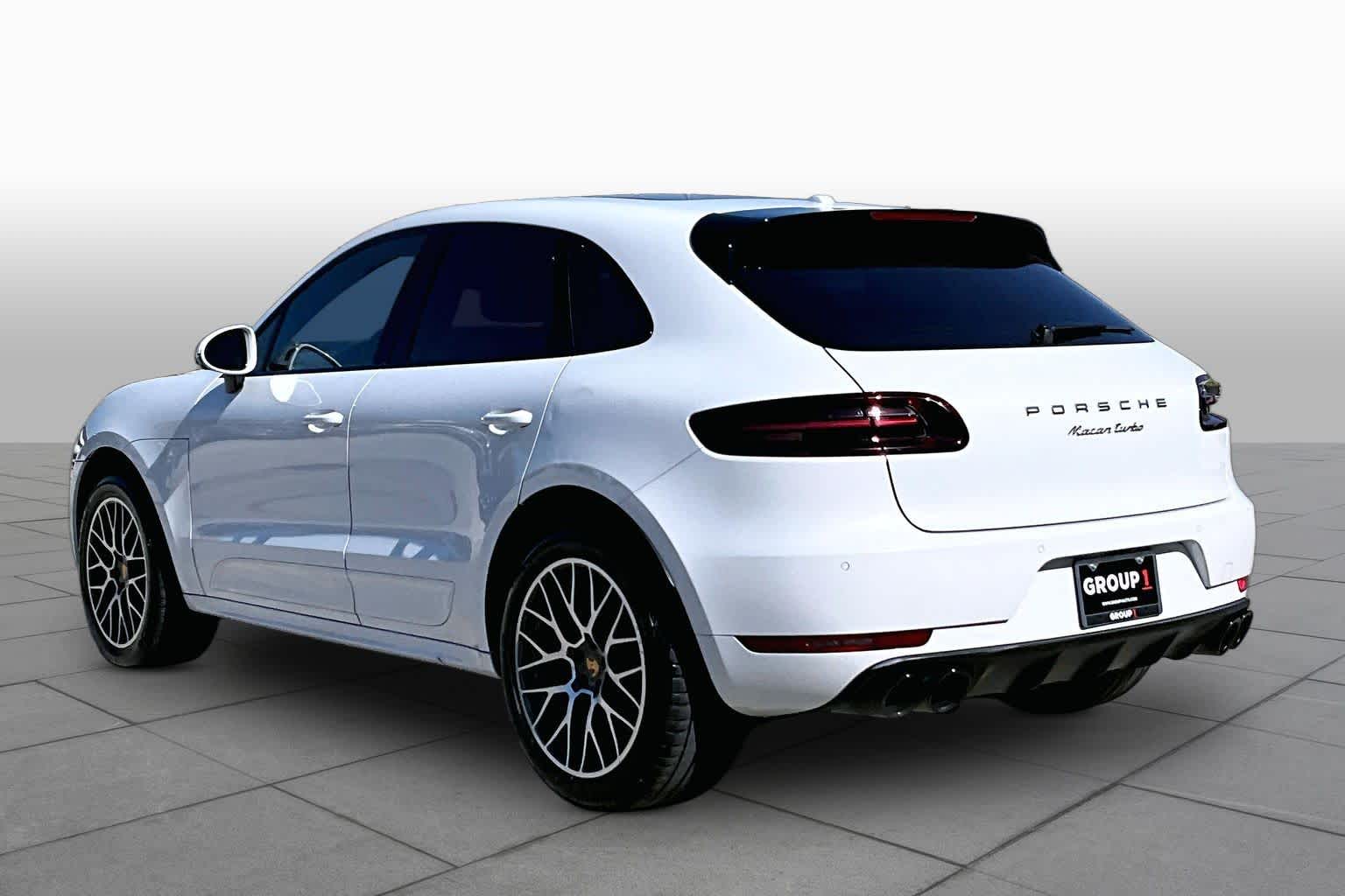 2017 Porsche Macan photo 11 of 31
