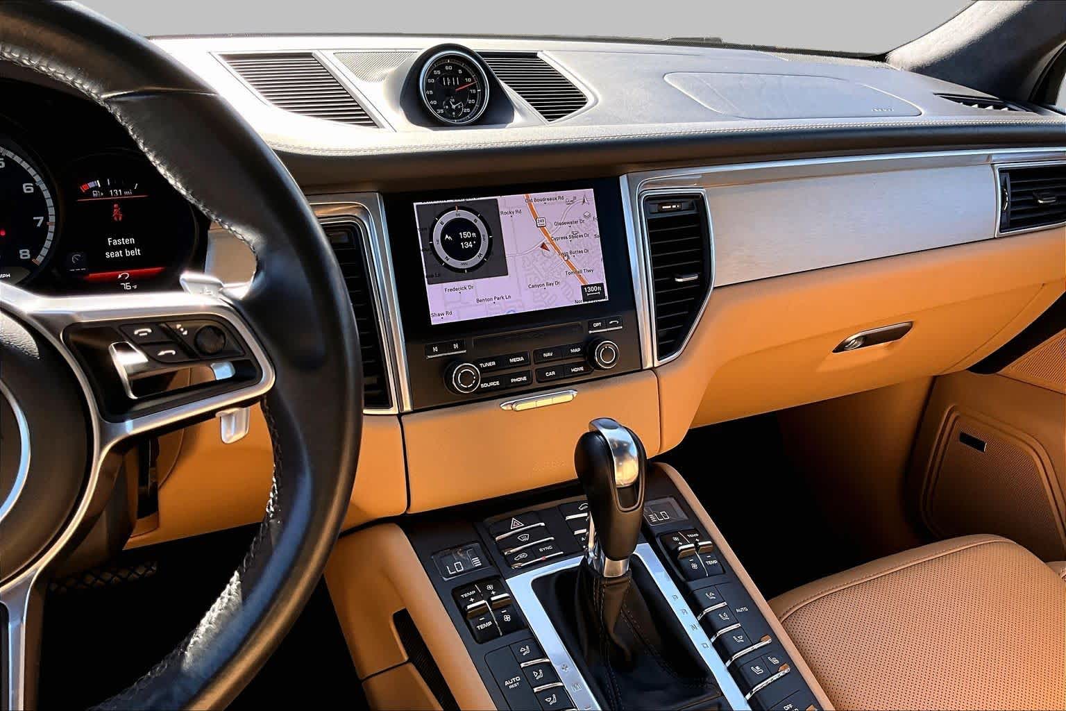 2017 Porsche Macan photo 7 of 31