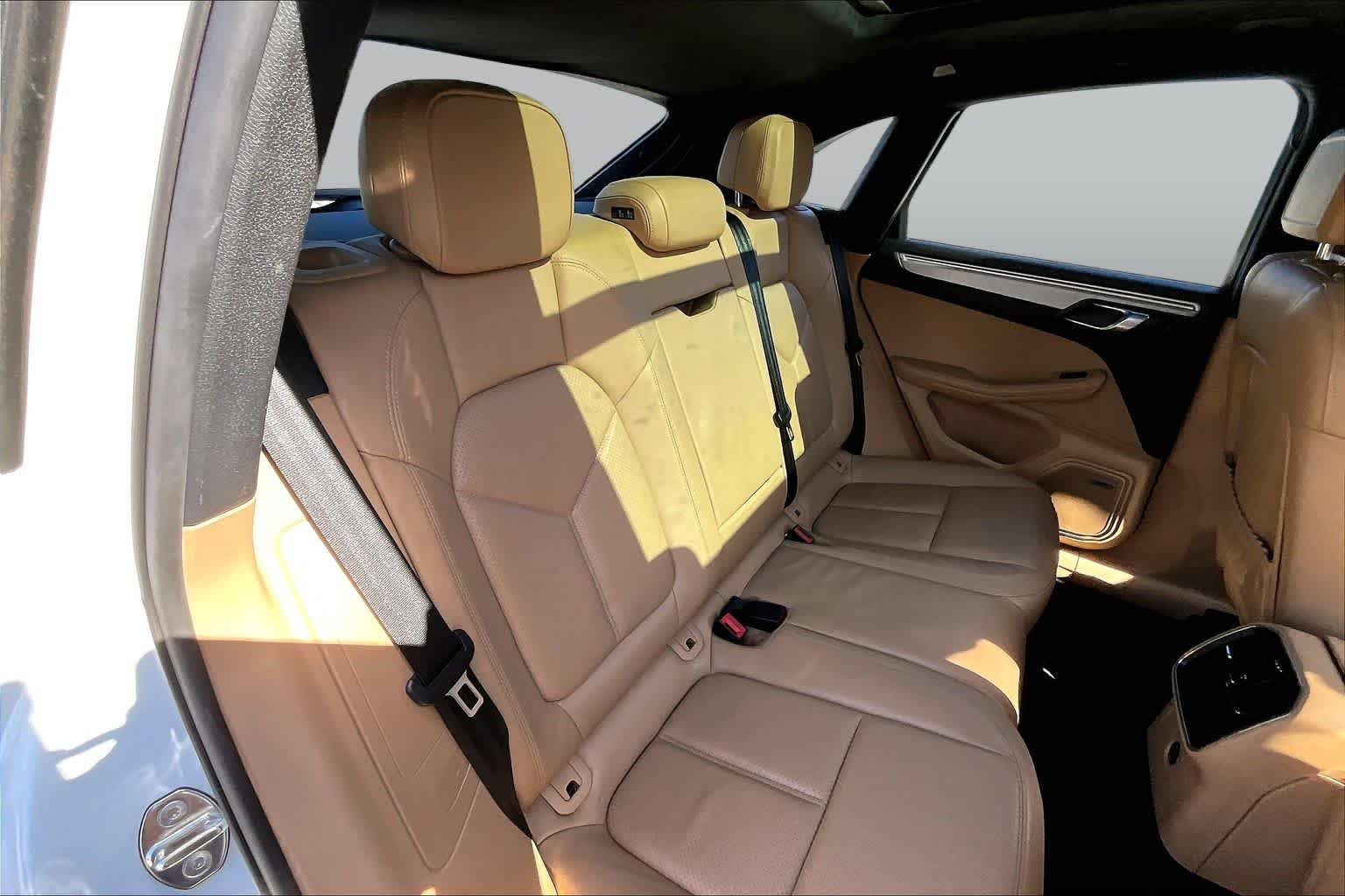 2017 Porsche Macan photo 19 of 31