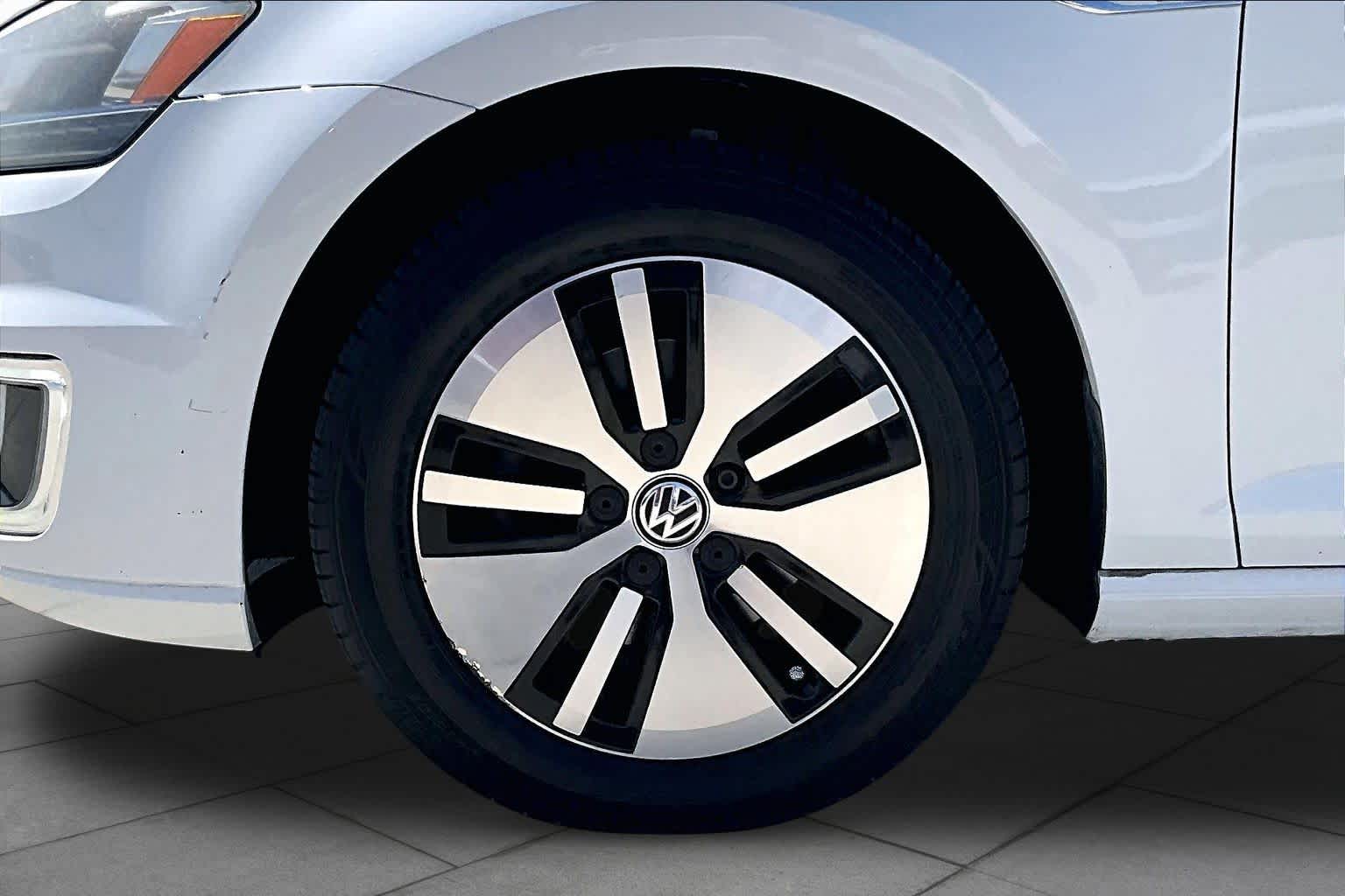 2015 Volkswagen e-Golf SEL Premium - 8