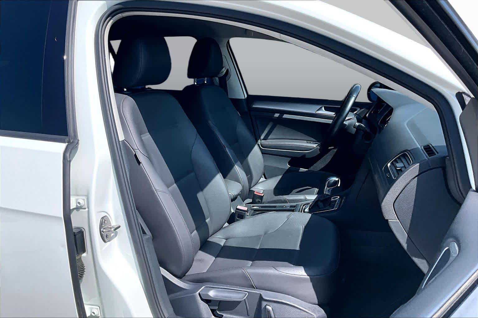 2015 Volkswagen e-Golf SEL Premium - 7
