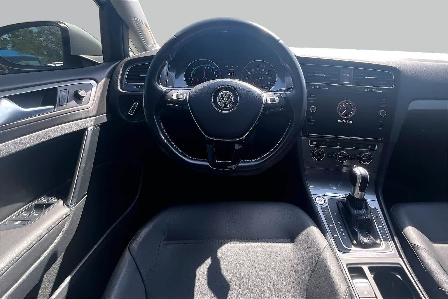2015 Volkswagen e-Golf SEL Premium - 4