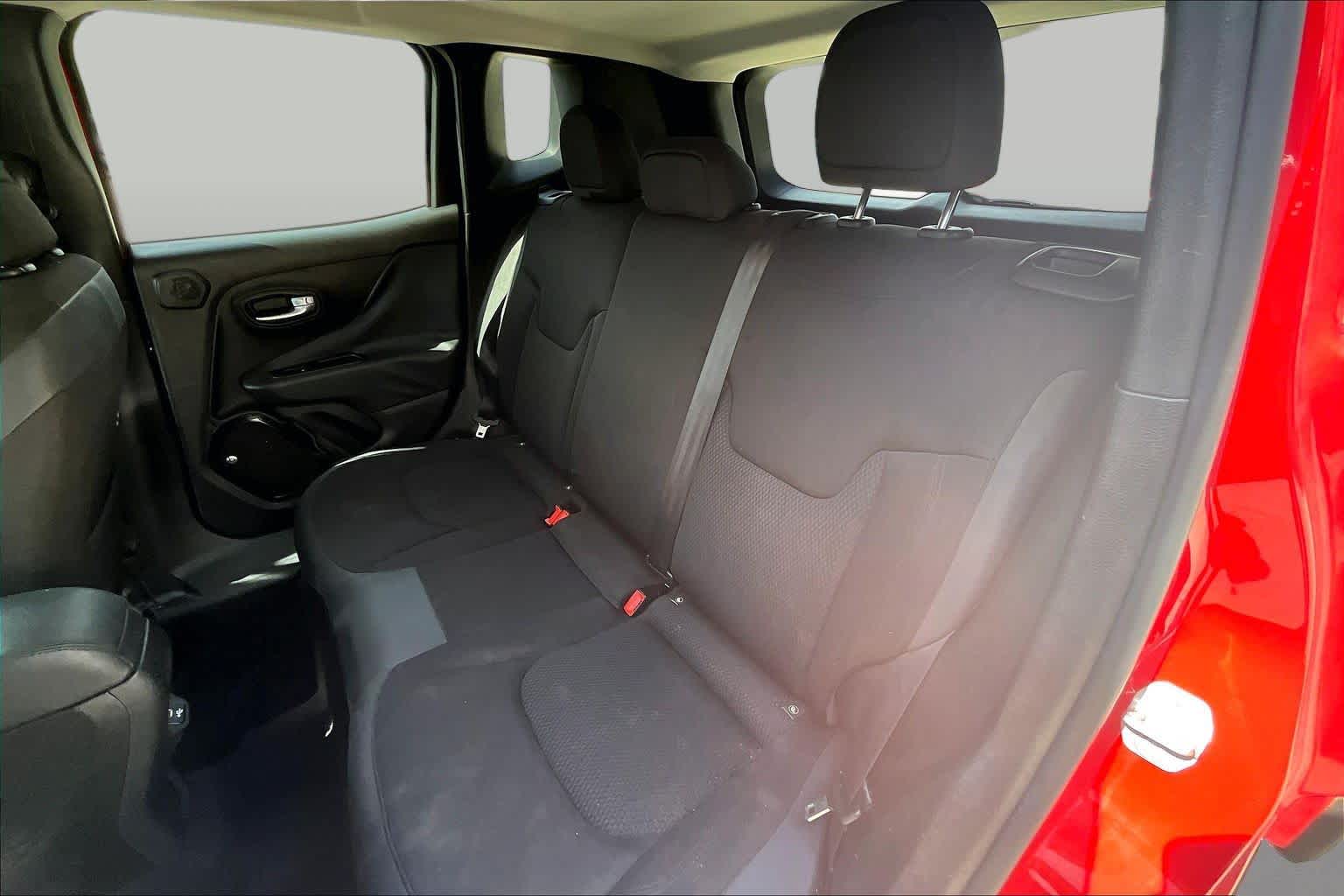 2018 Jeep Renegade photo 18 of 30