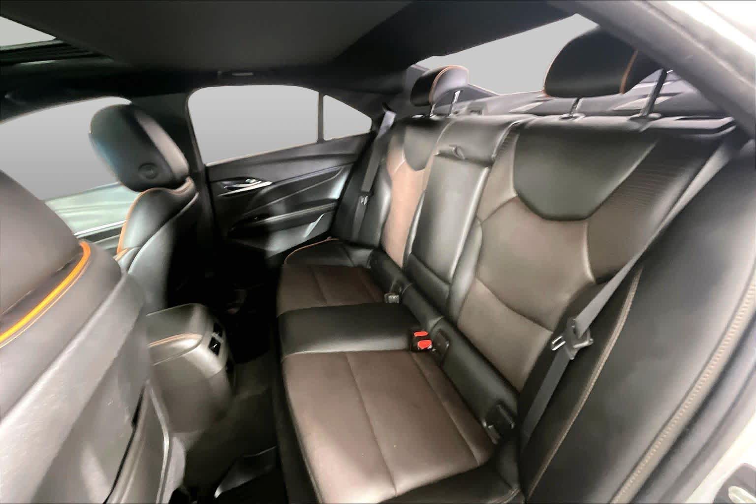 Used 2022 SUMMIT WHITE Cadillac Sport image 18