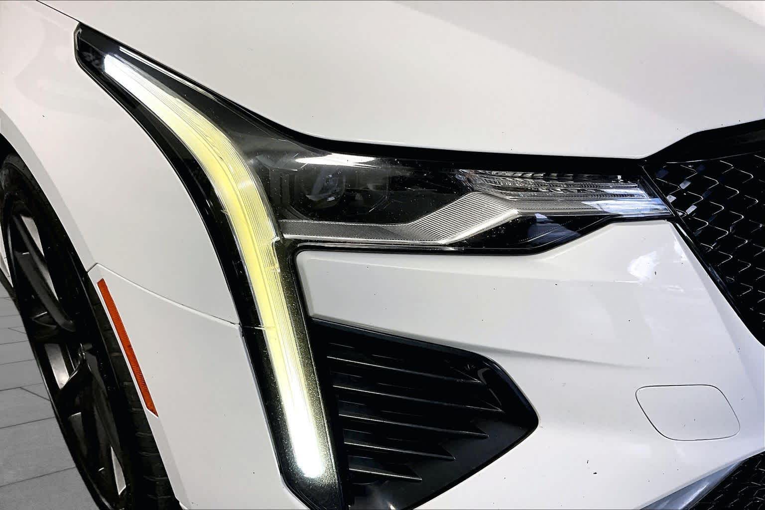 Used 2022 SUMMIT WHITE Cadillac Sport image 25