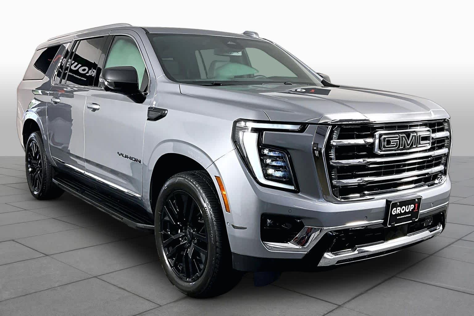 Used 2025 Sterling Metallic GMC Elevation image 3