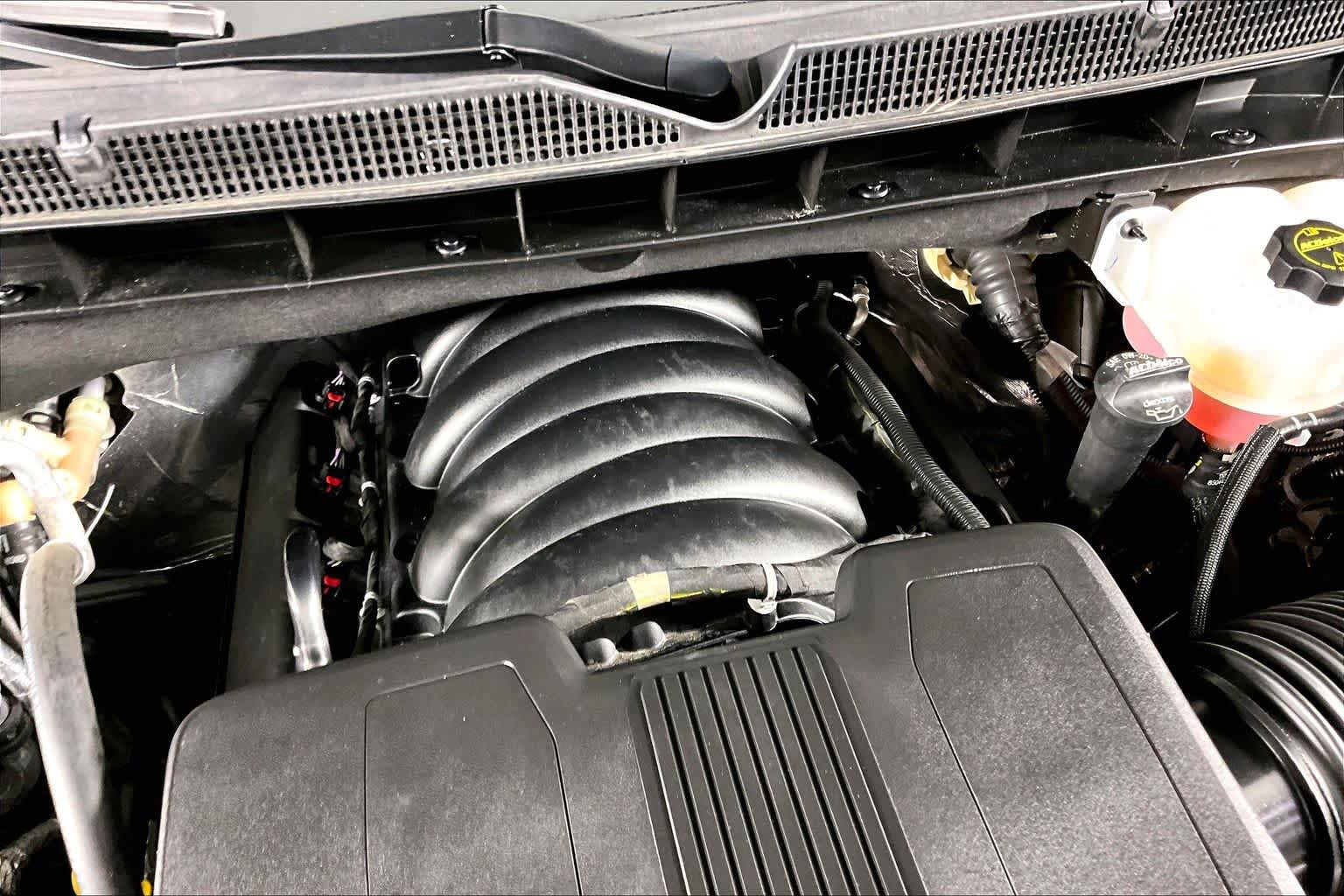 Used 2025 Sterling Metallic GMC Elevation image 32