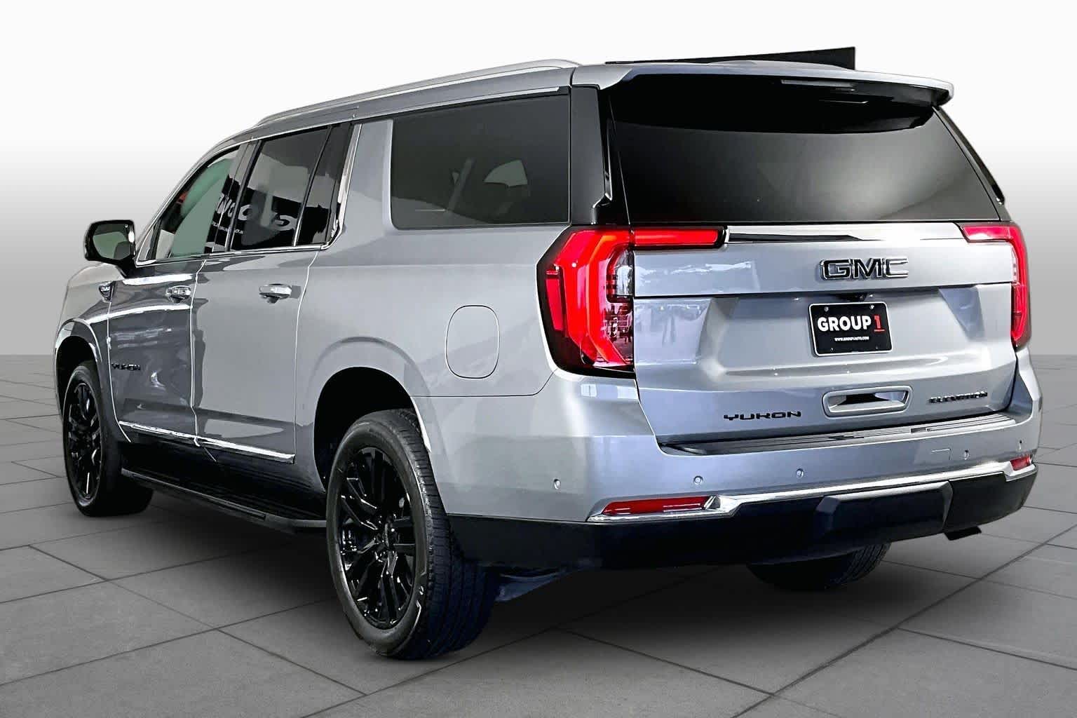 Used 2025 Sterling Metallic GMC Elevation image 12