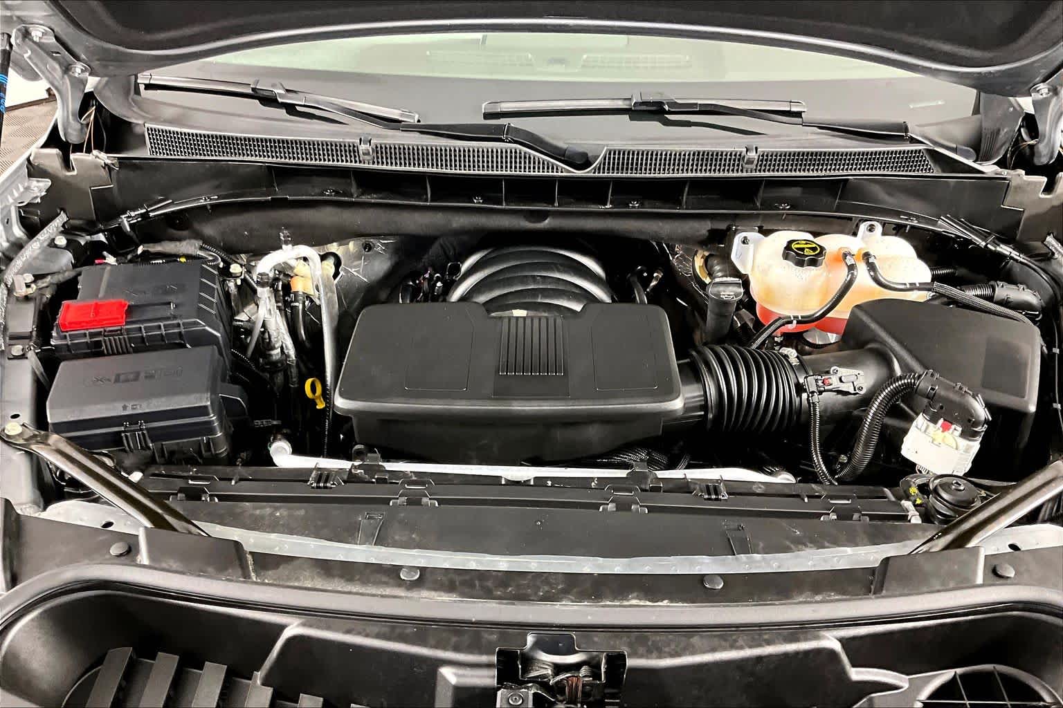 Used 2025 Sterling Metallic GMC Elevation image 31