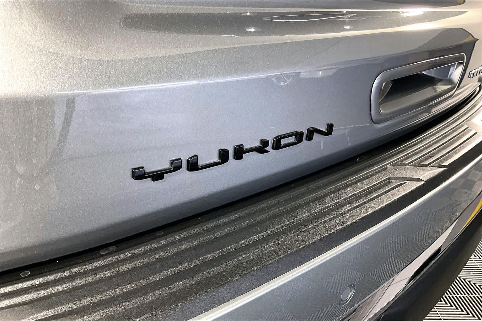 Used 2025 Sterling Metallic GMC Elevation image 30