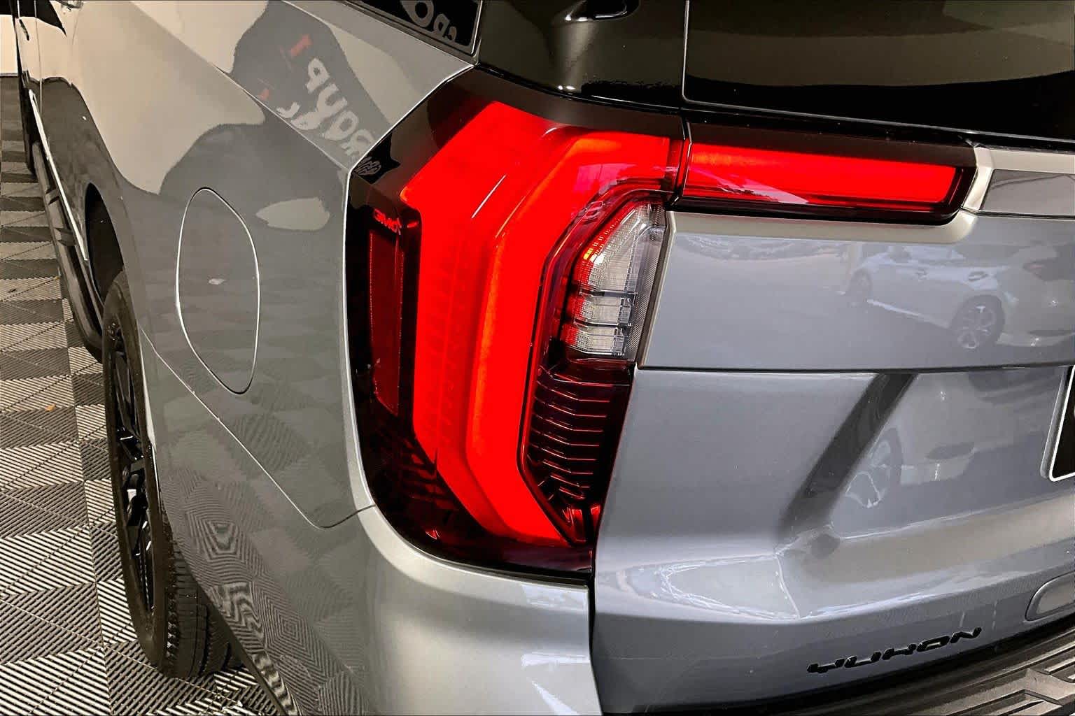 Used 2025 Sterling Metallic GMC Elevation image 28