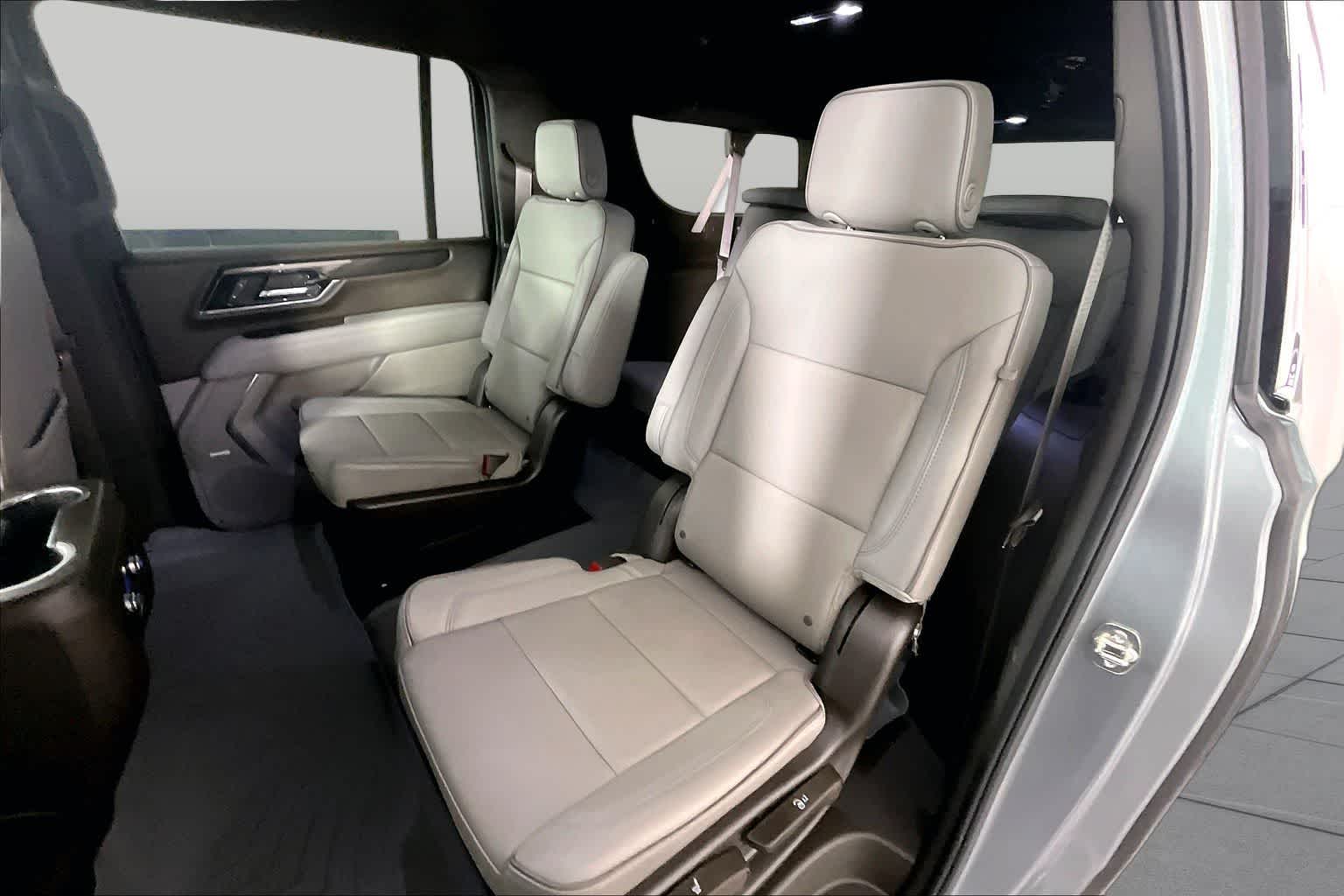 Used 2025 Sterling Metallic GMC Elevation image 19