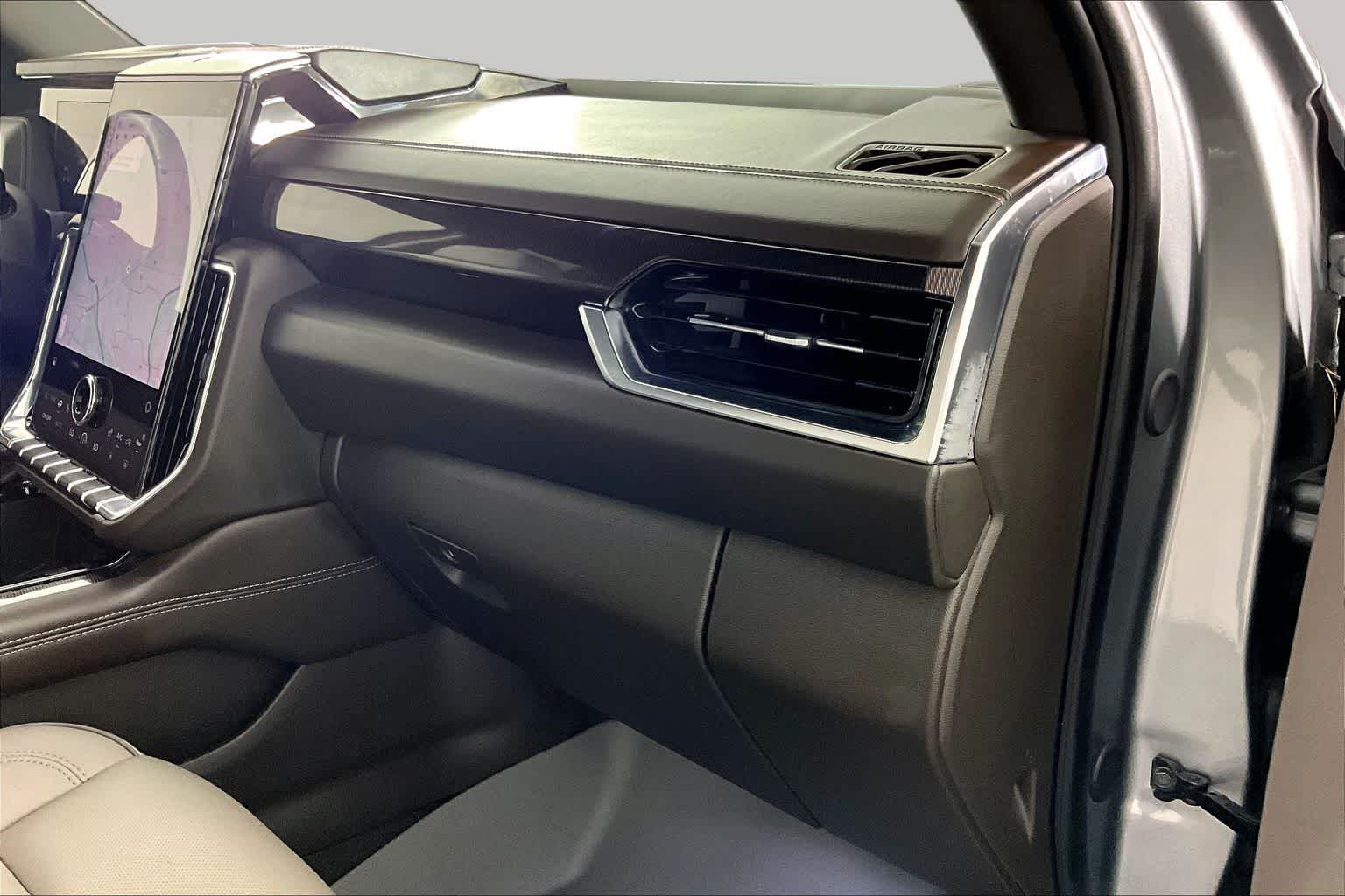Used 2025 Sterling Metallic GMC Elevation image 18