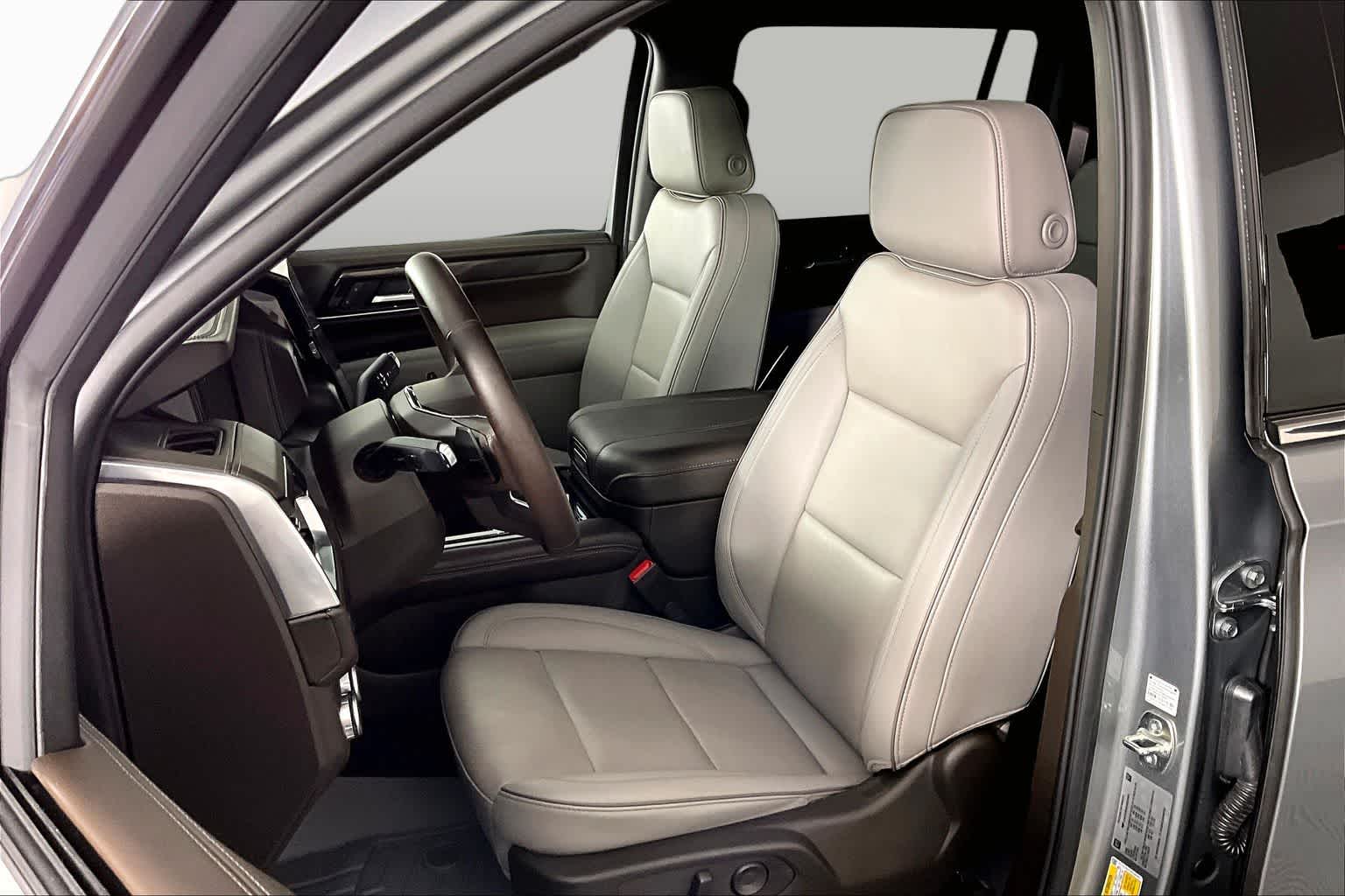 Used 2025 Sterling Metallic GMC Elevation image 8