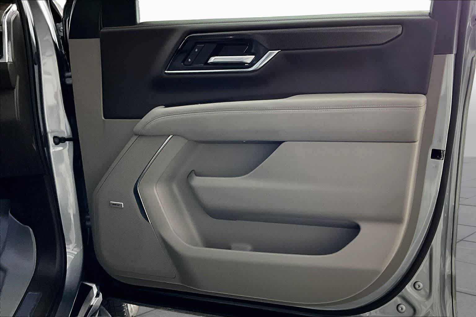 Used 2025 Sterling Metallic GMC Elevation image 22