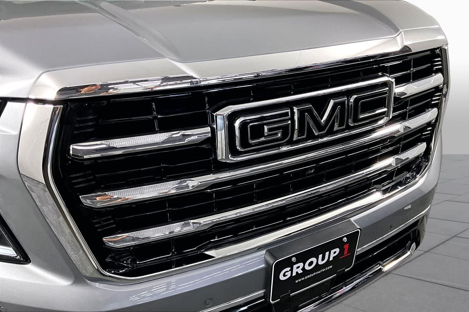 Used 2025 Sterling Metallic GMC Elevation image 29