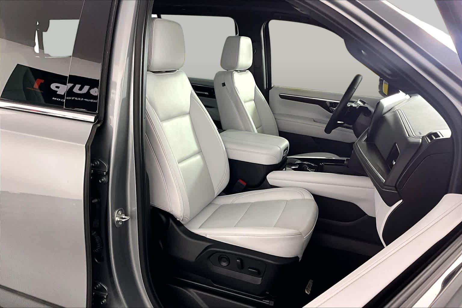 Certified Used 2025 Sterling Gray Metallic Chevrolet Premier image 9