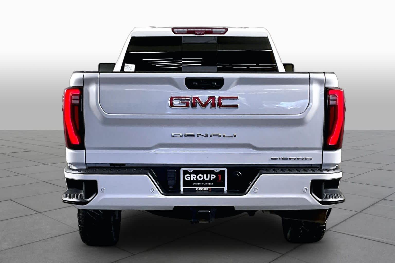 Used 2024 White Frost Tricoat GMC Denali image 5