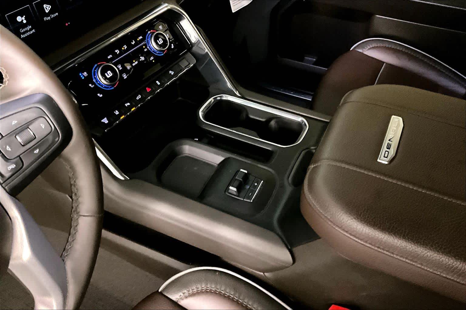 Used 2024 White Frost Tricoat GMC Denali image 17