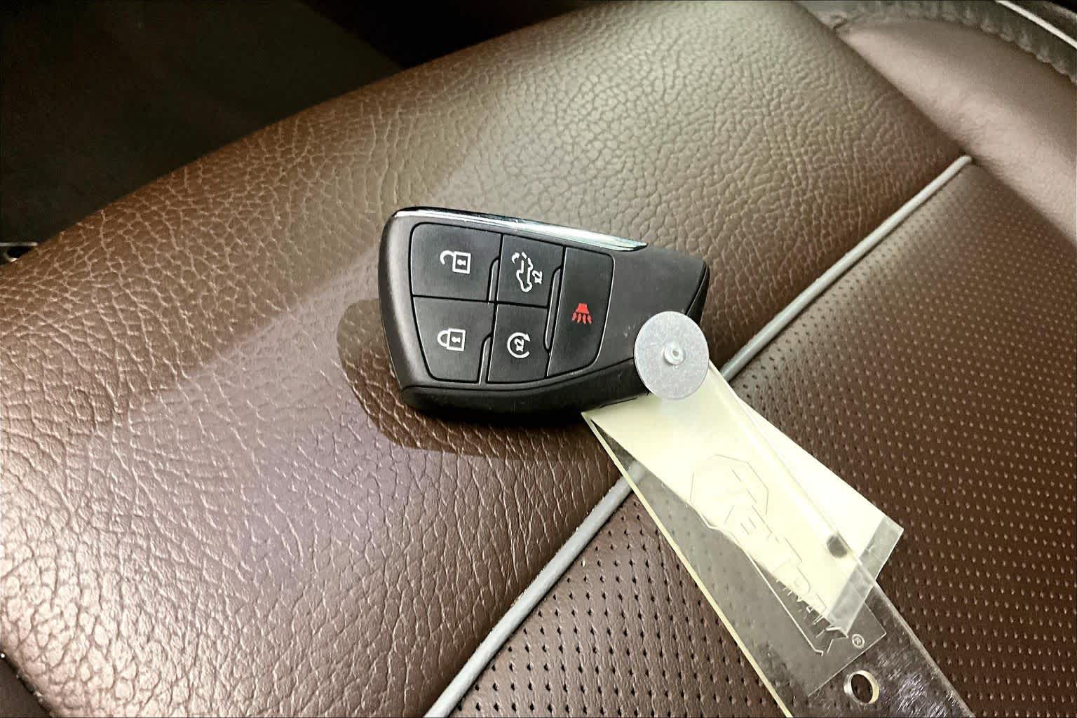 Used 2024 White Frost Tricoat GMC Denali image 15