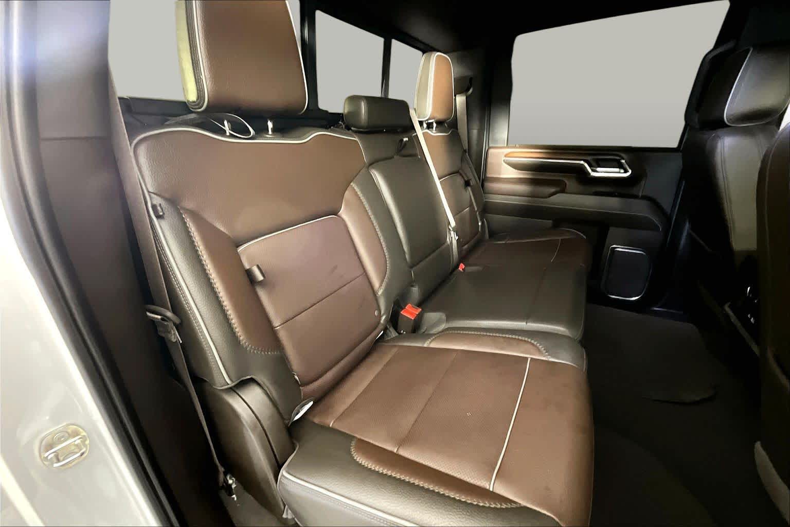 Used 2024 White Frost Tricoat GMC Denali image 21