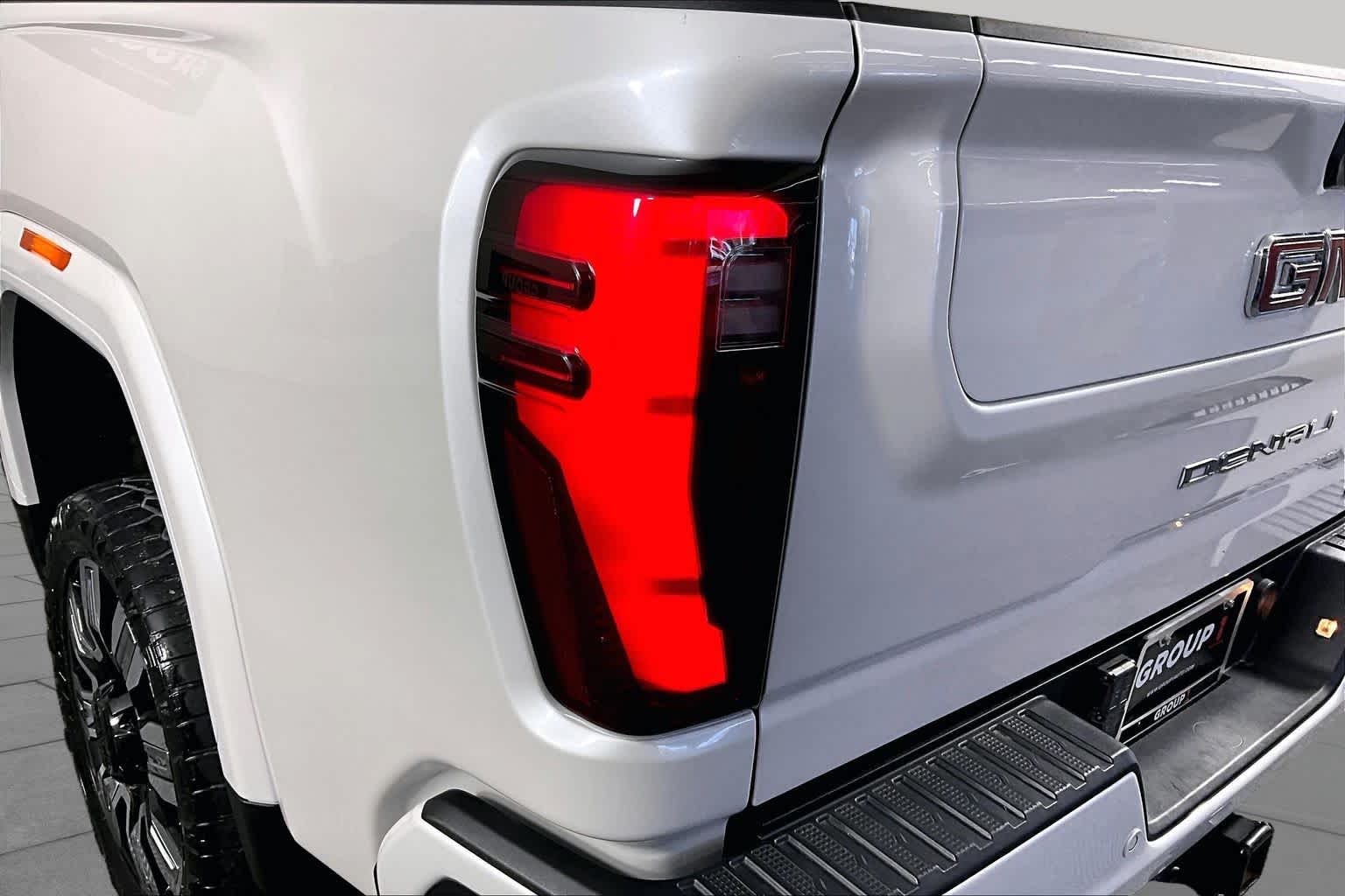Used 2024 White Frost Tricoat GMC Denali image 29