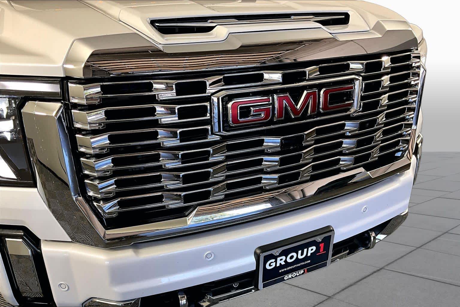 Used 2024 White Frost Tricoat GMC Denali image 30