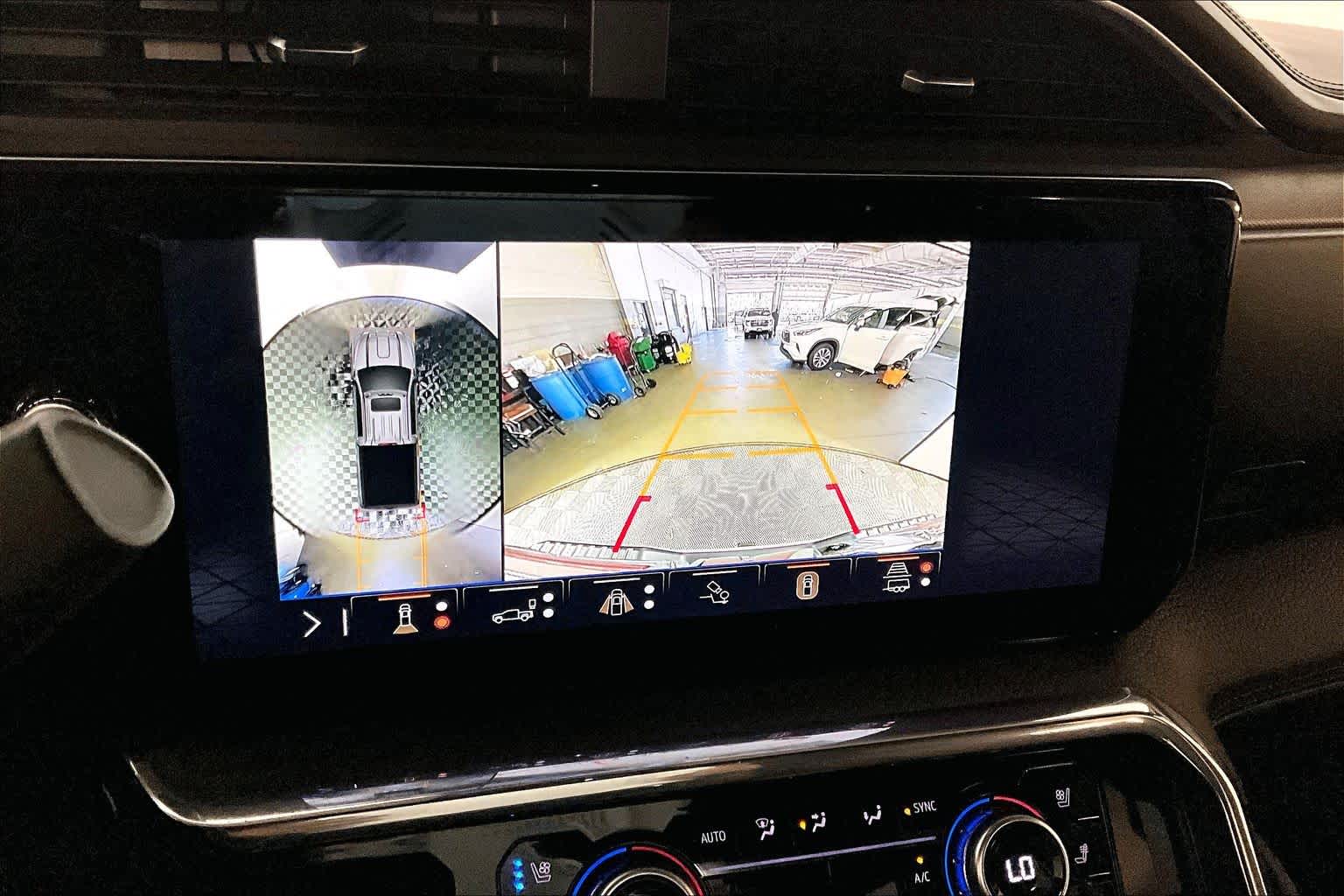 Used 2024 White Frost Tricoat GMC Denali image 27