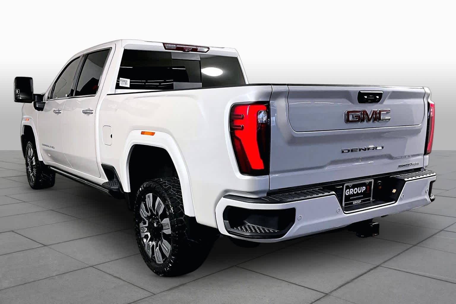 Used 2024 White Frost Tricoat GMC Denali image 12
