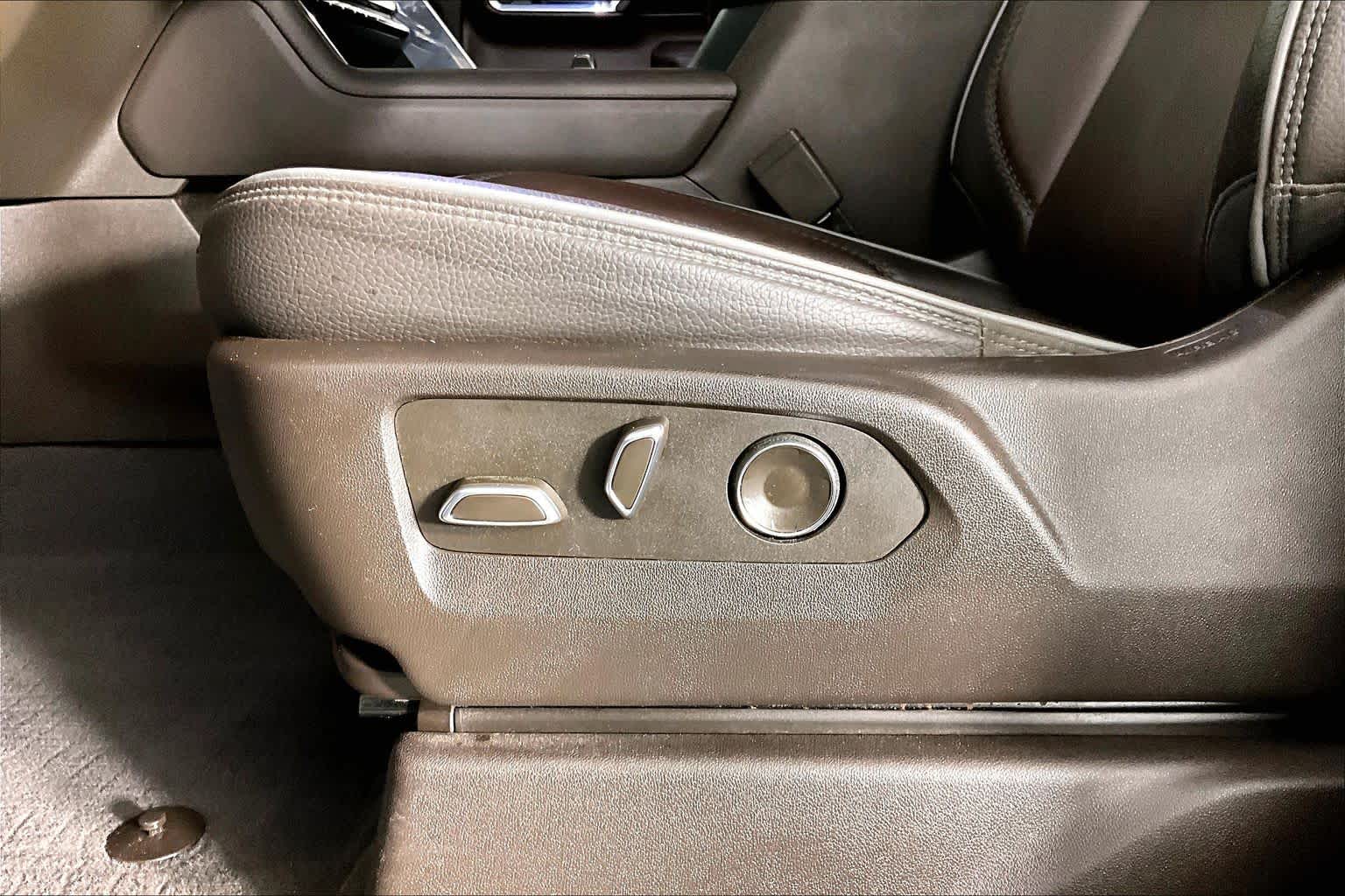 Used 2024 White Frost Tricoat GMC Denali image 34
